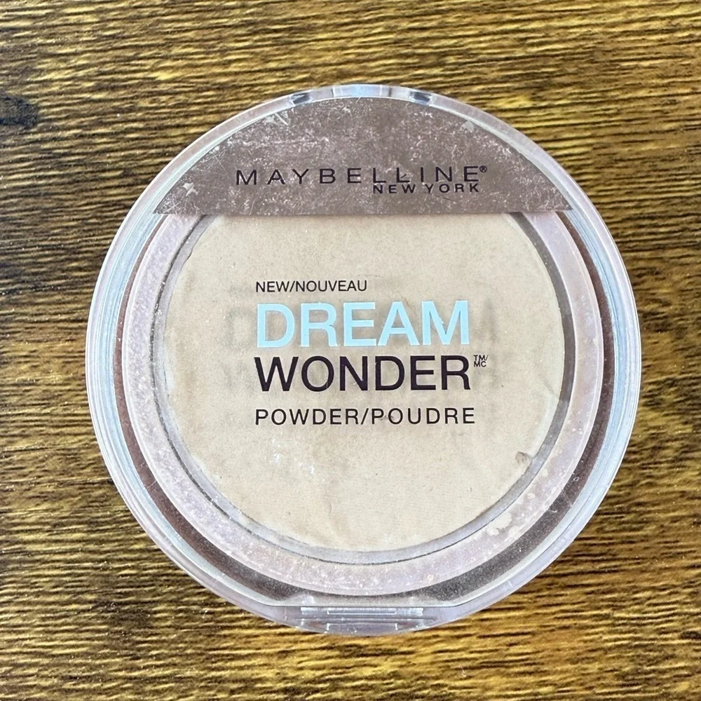 Maybelline Compact Powder in Soft Beige